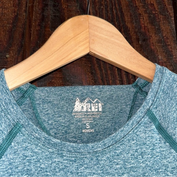 Rei long sleeve athletic shirt - Picture 3 of 3